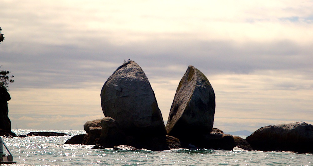 Split Apple Rock, Abel Tasman, New Zealand