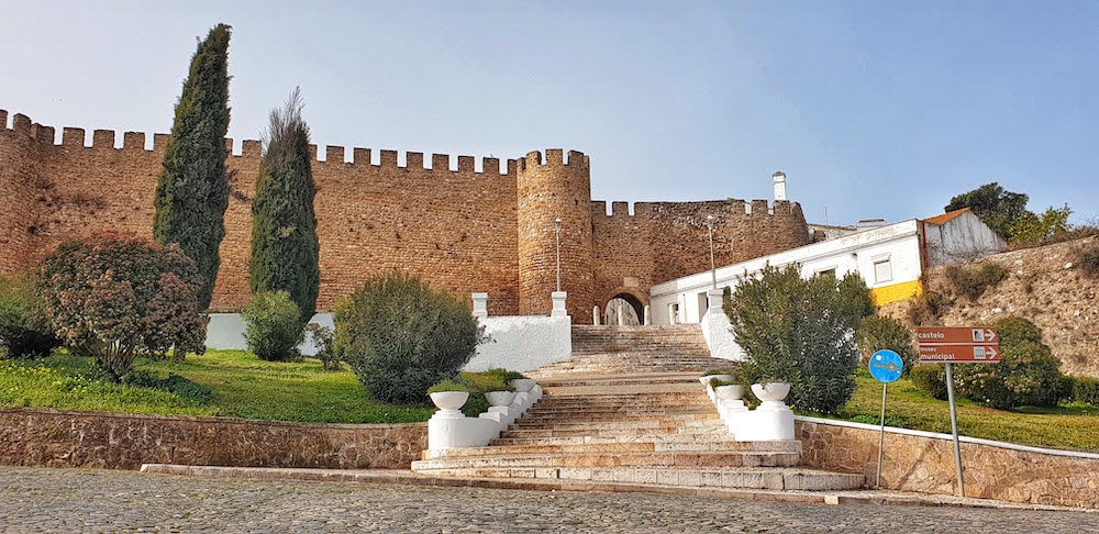 Estremoz castle walls